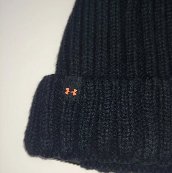 Under Armour Women’s Pom Beanie Hat - Picture 4 of 5